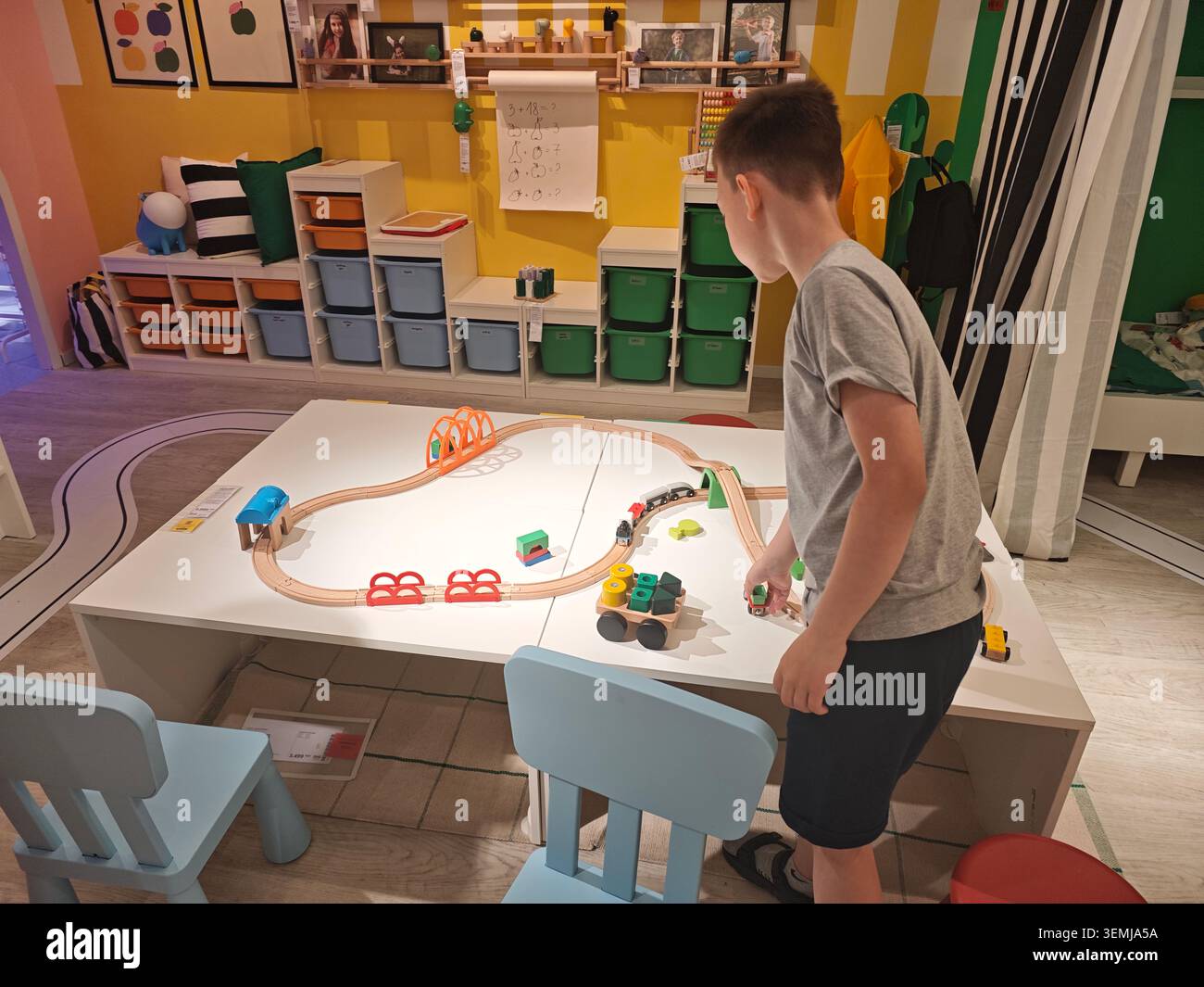 Serbia Belgrado Ikea 03.06.2026 bambini poster matematico attività sala giochi bambini Foto Stock
