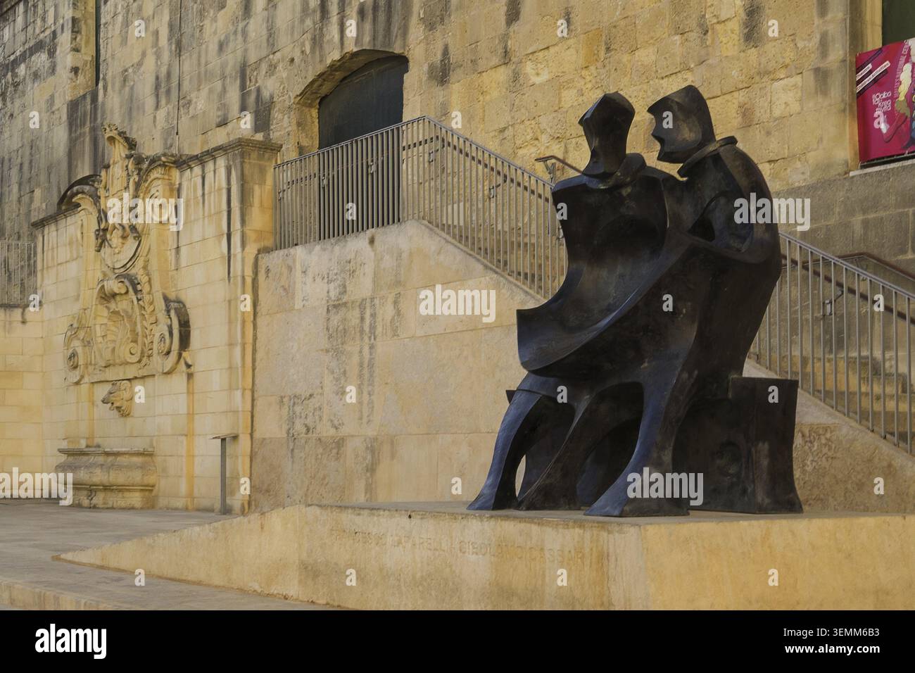 Malta? La Valletta, statue di Francesco Laparelli e Girolamo Cassar Foto Stock