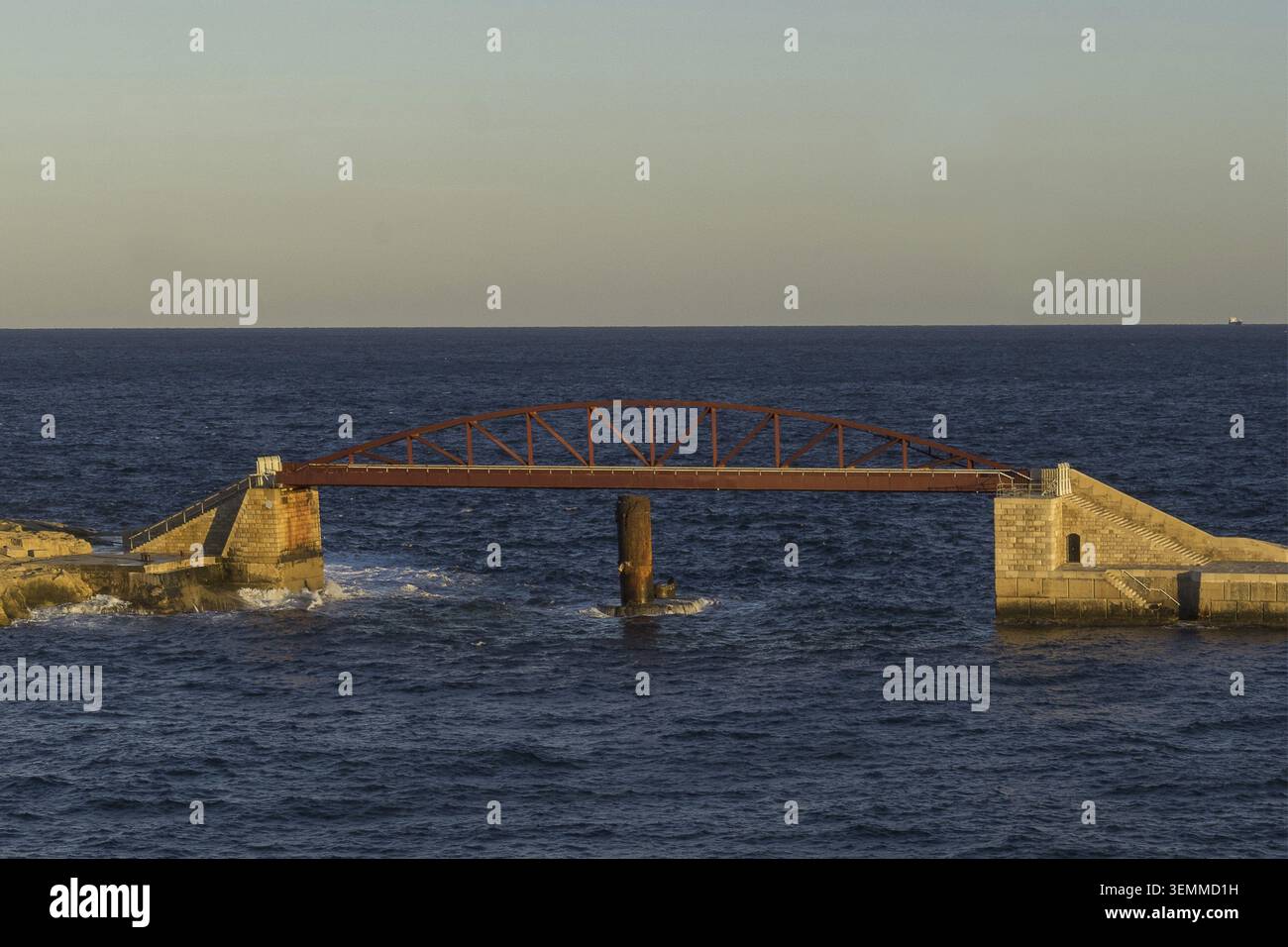 Malta? La Valletta, Ponte di Sant'Elmo Foto Stock
