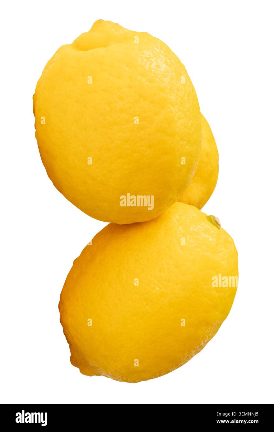 La vista laterale di tre frutti di limone giallo maturi freschi nella pila è isolata su sfondo bianco con percorso di ritaglio. Foto Stock