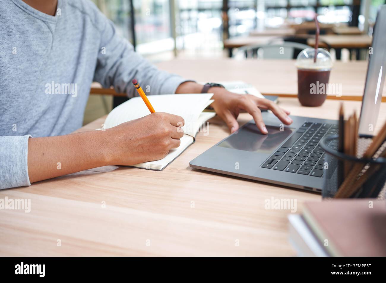 Note di studio sull'apprendimento online per le esercitazioni e le ricerche didattiche Foto Stock