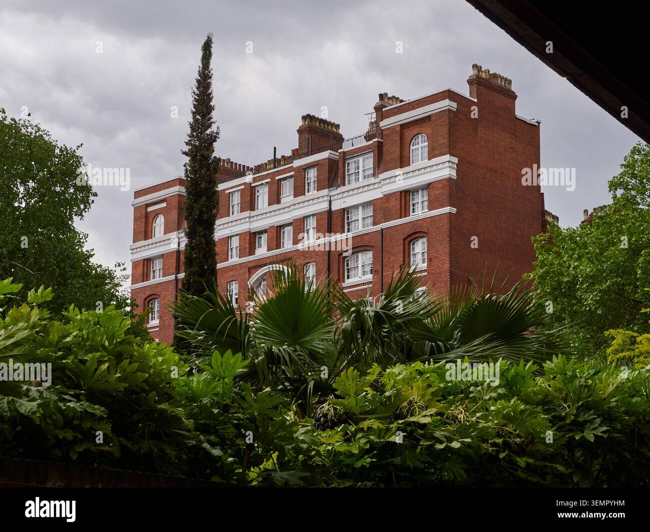 Imponente edificio in mattoni rossi vicino a King's Cross, Londra (su Tonbridge Street) Foto Stock
