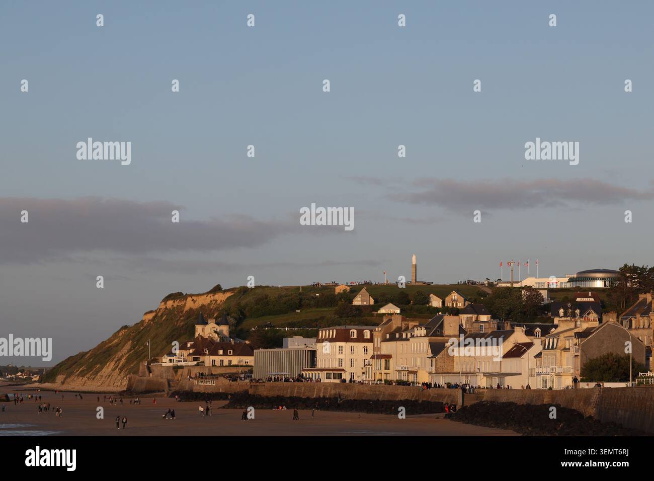 Veduta di Arromanches-les-Bains in Normandia, Francia il 6 giugno 2026, il 82° anniversario del D-Day. Foto Stock