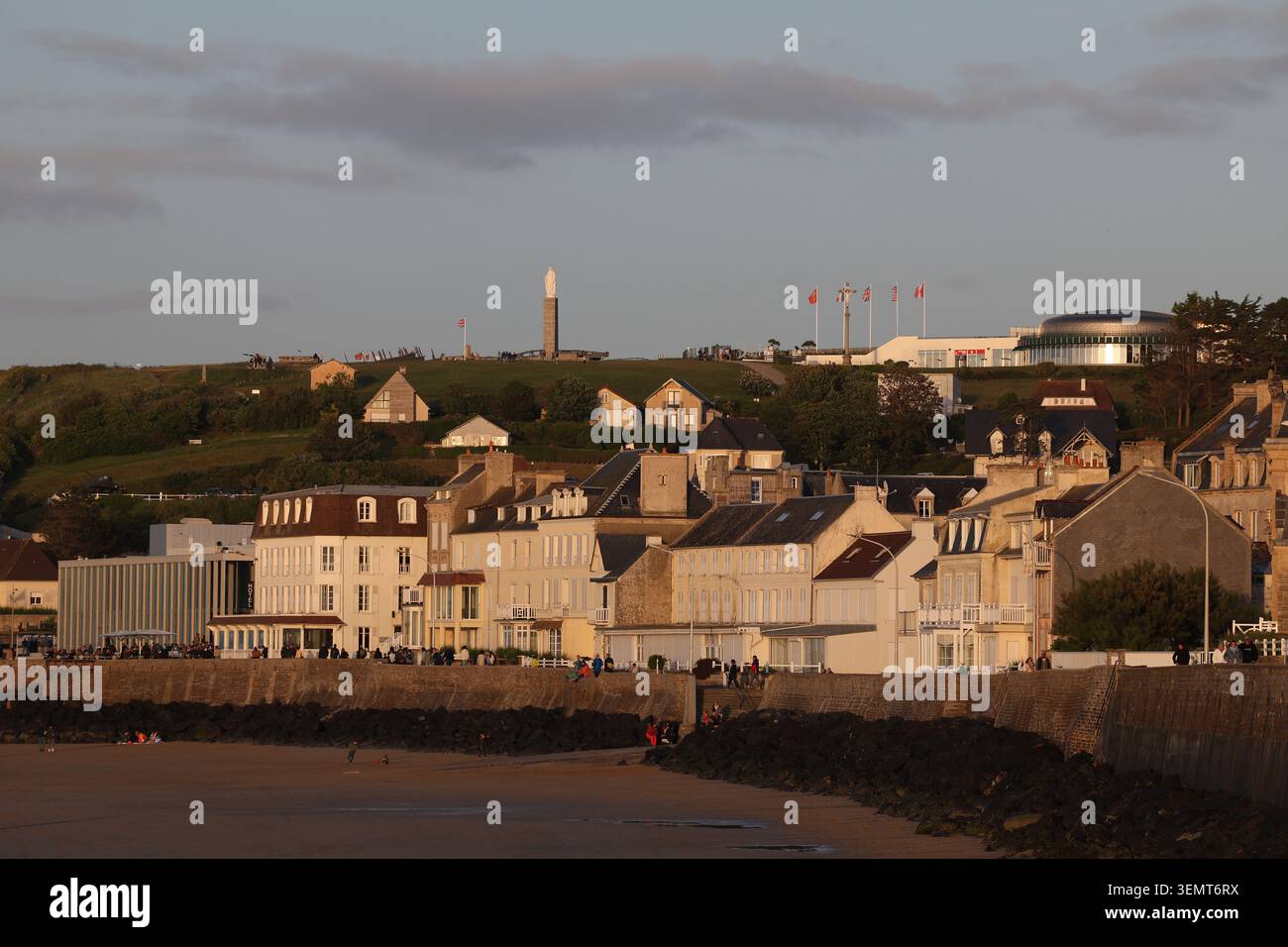 Veduta di Arromanches-les-Bains in Normandia, Francia il 6 giugno 2026, il 82° anniversario del D-Day. Foto Stock
