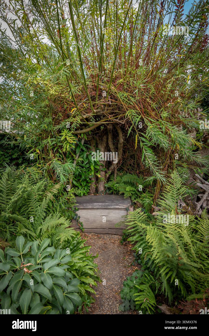 Panca da giardino privata Foto Stock