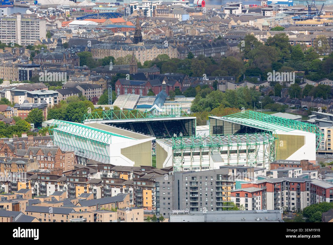 Giornata elevata dello stadio di calcio "Easter Road" a Leith, alla periferia di Edimburgo. Sede dell'Hibernian FC, la squadra di campionato scozzese Foto Stock