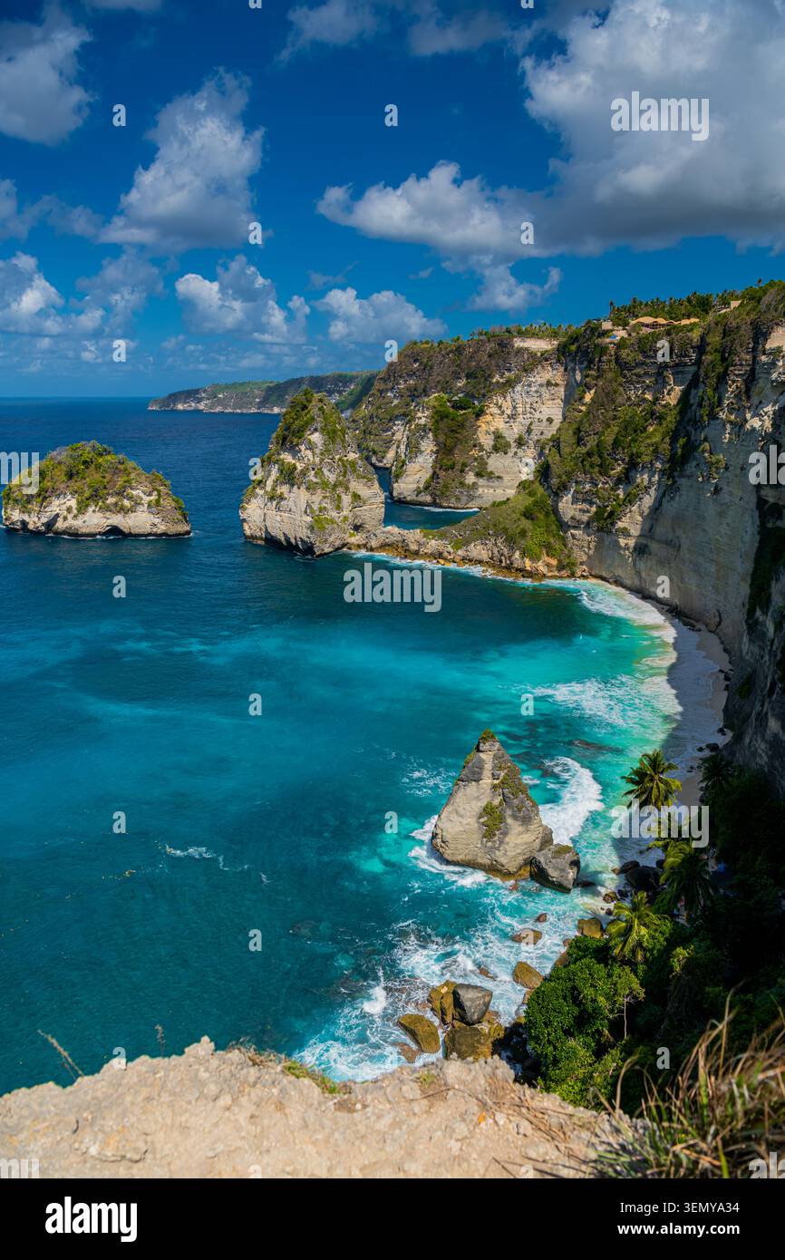 Splendida vista del diamante spiaggia bagnata da un mare turchese durante una bellissima alba. Spiaggia di diamante è un incontaminato, sabbia bianca e setosa wate blu Foto Stock