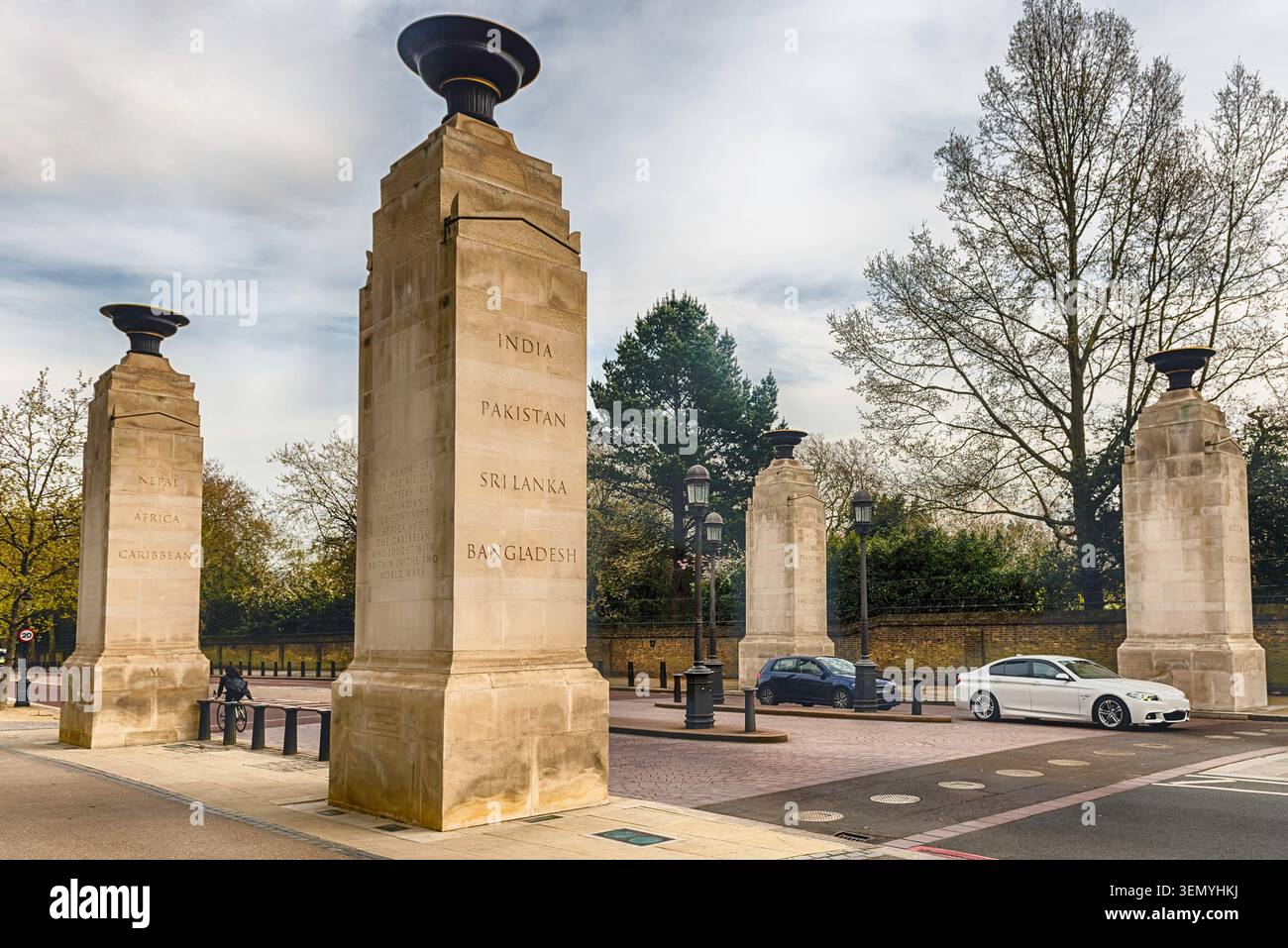 LONDRA - 11 APRILE 2022: The Commonwealth Memorial Gates at Hyde Park Corner, Londra, Inghilterra, Regno Unito Foto Stock