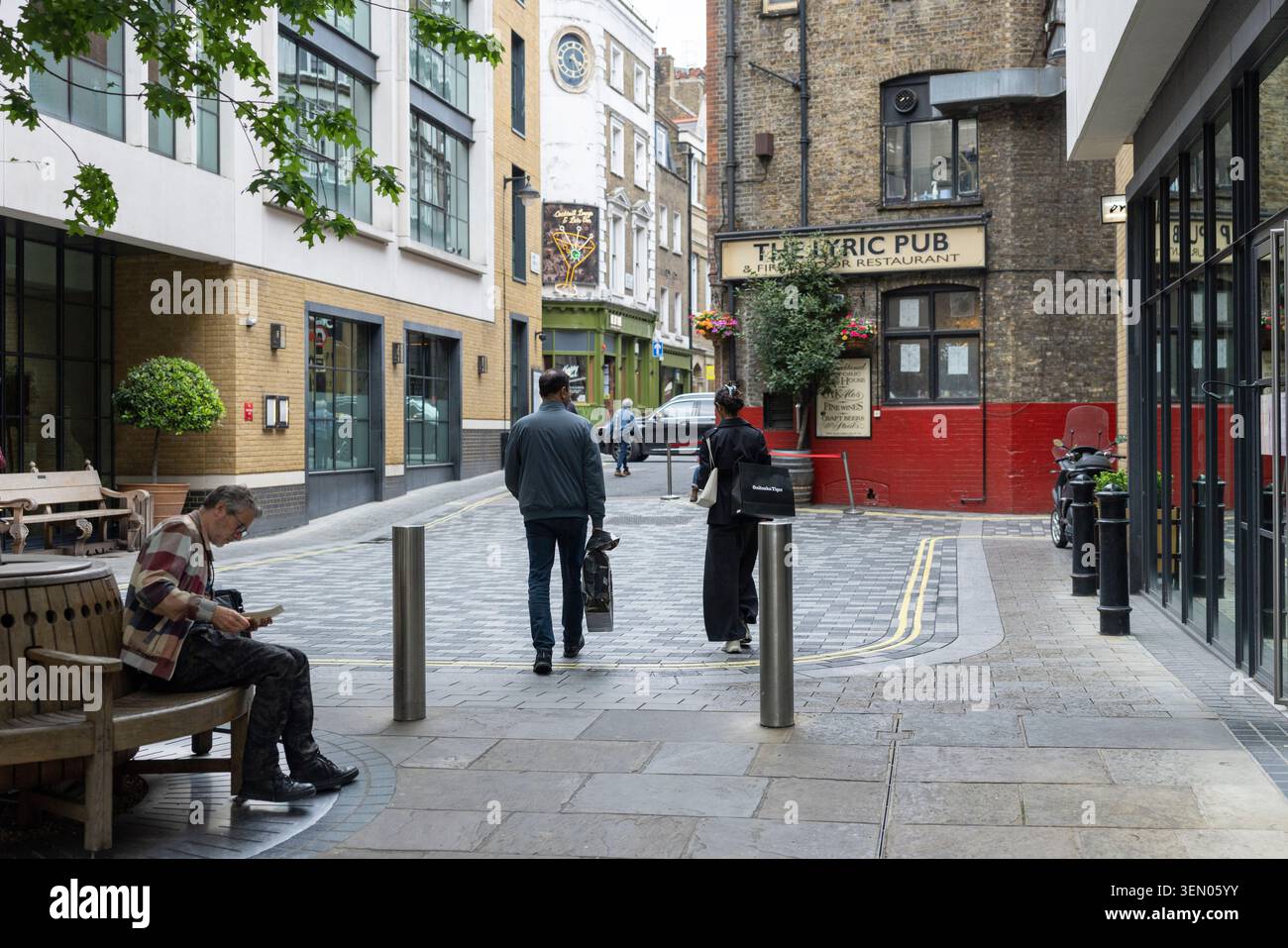 LONDRA, INGHILTERRA. 08-06-26. The Lyric Pub at Ham Yard a Soho nel centro di Londra, Inghilterra. Foto: SMP News Foto Stock