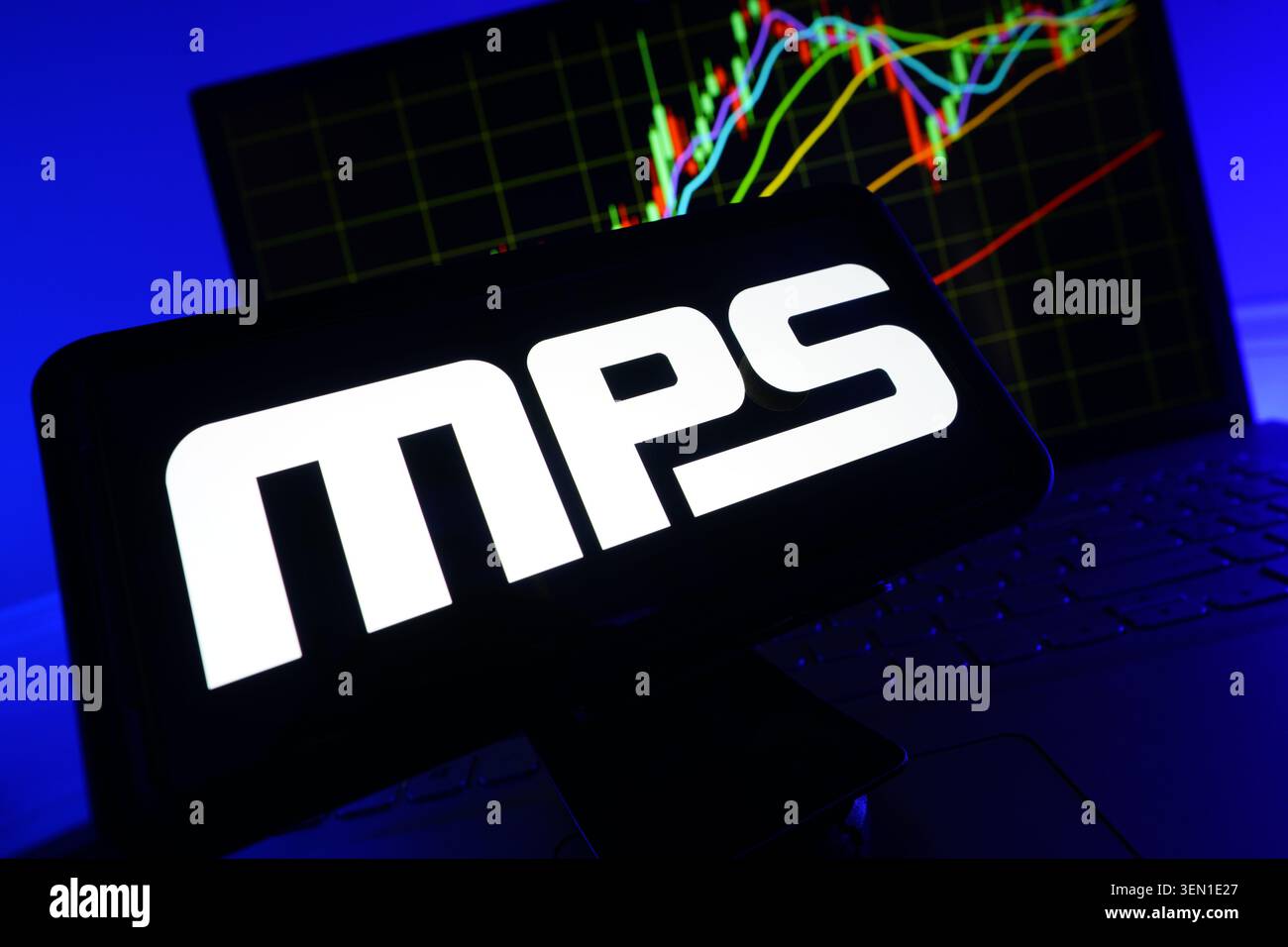 MPS Monolithic Power Systems, azienda americana leader nel settore dei semiconduttori, specializzata in soluzioni di gestione dell'alimentazione ad alte prestazioni, Logo su dispositivi mobili Foto Stock
