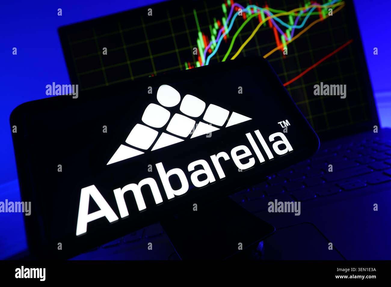 Ambarella, azienda americana leader nella produzione di semiconduttori, specializzata in chip per la visione artificiale e l'elaborazione video sullo schermo di un telefono cellulare con Stock M. Foto Stock