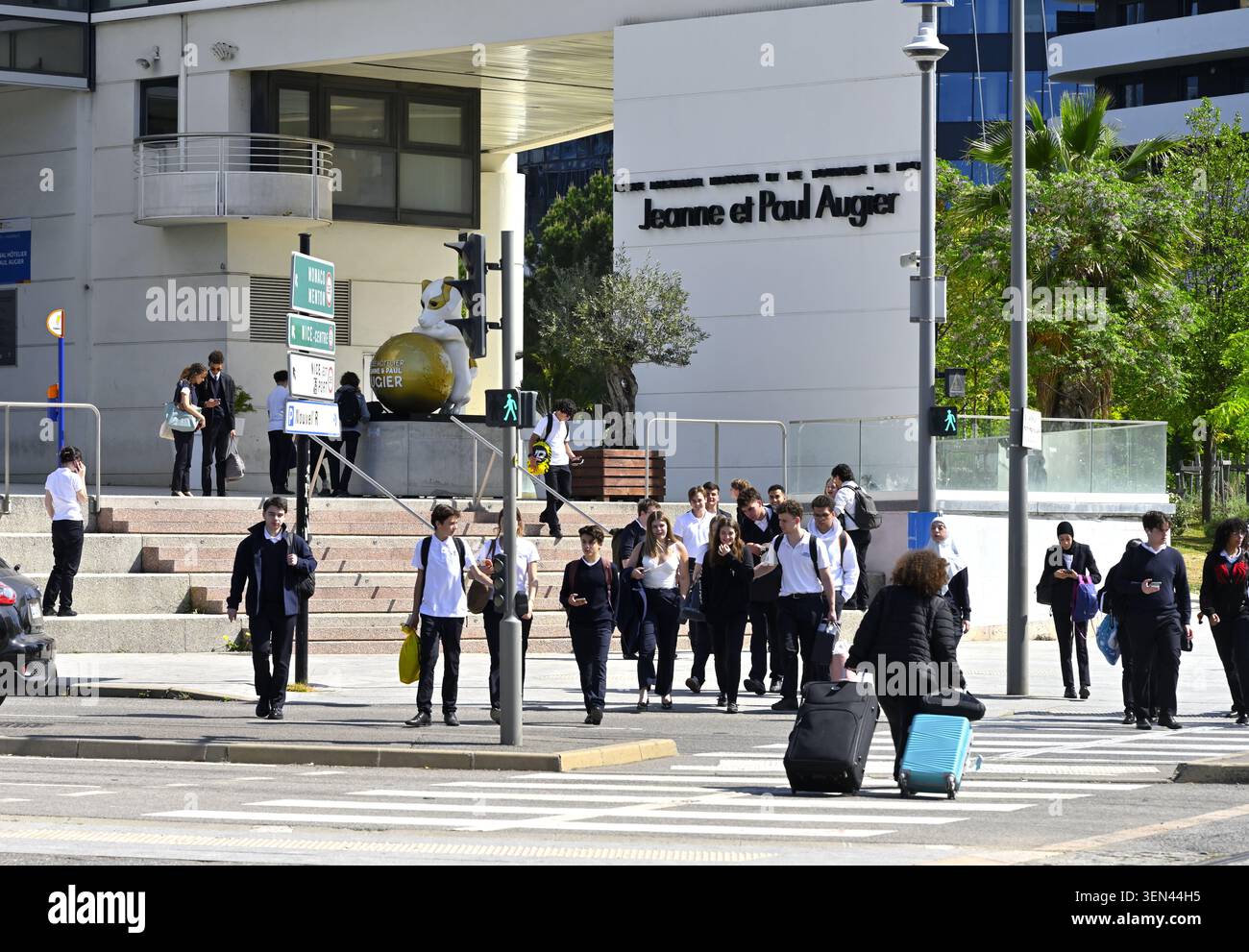 Ingresso della scuola alberghiera Jeanne dt Paul Augier, Nice France Foto Stock