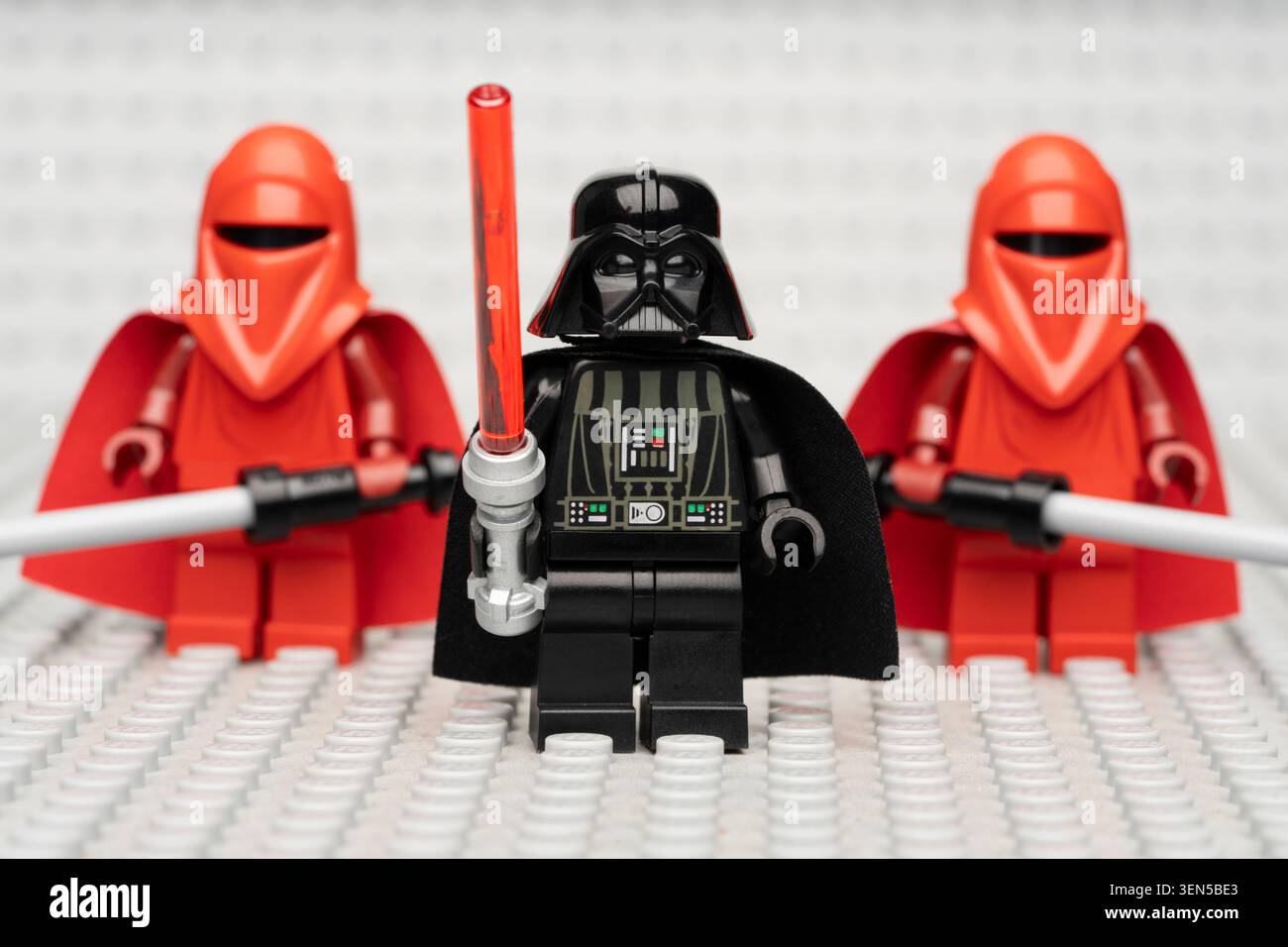 LEGO Dart Fener con guardie imperiali - giocattoli iconici Foto Stock