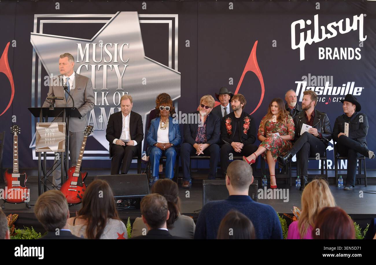 Hall of Fame, emittente radiofonica country e annunciatore di lunga data del Grand Ole Opry Bill Cody è morto all'età di 71 anni, dopo una battaglia con grave insufficienza cardiaca e renale il 9 giugno 2026 a Nashville, Tennessee. ===================================================================================== Bill Cody, Steve Wariner, Dezoral Thomas, Mac McAnally, Tim McGraw, Dave Haywood, Hilary Scott, Charles Kelley e Clint Black alla Music City Walk of Fame Induction Ceremony tenutasi presso il Music City Walk of Fame Park il 22 ottobre 2019 a Nashville, Tennessee. © Tammie Arroyo/AFF-USA.COM Foto Stock
