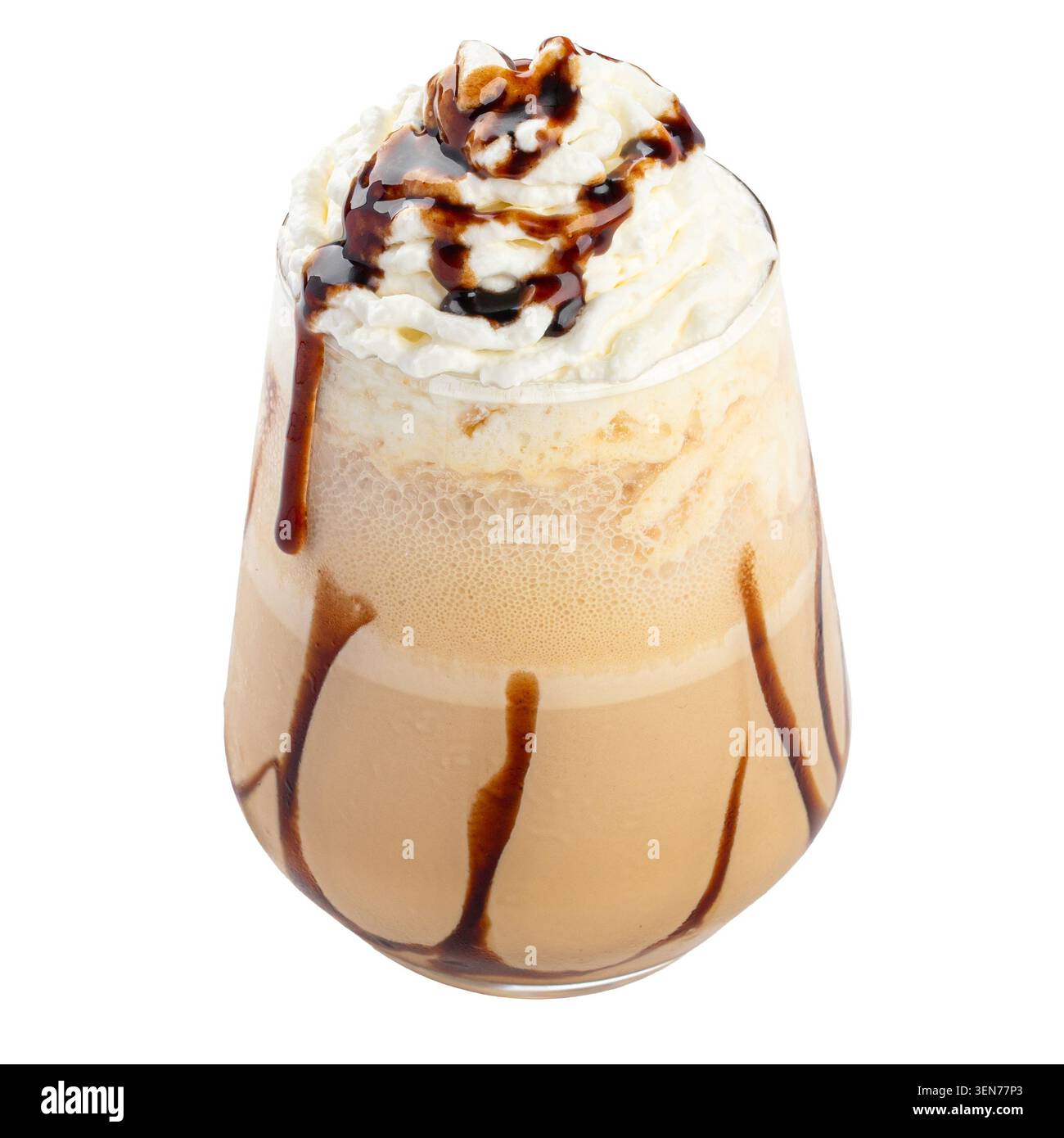 Frappè di caffè isolato con panna montata Foto Stock