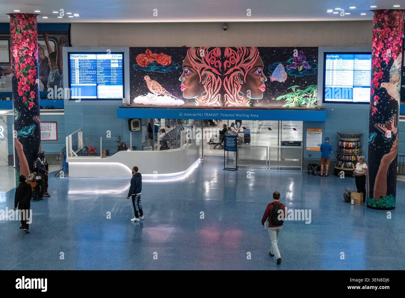 All'interno dell'hub dei trasporti Penn Station, 2026, New York City, USA Foto Stock
