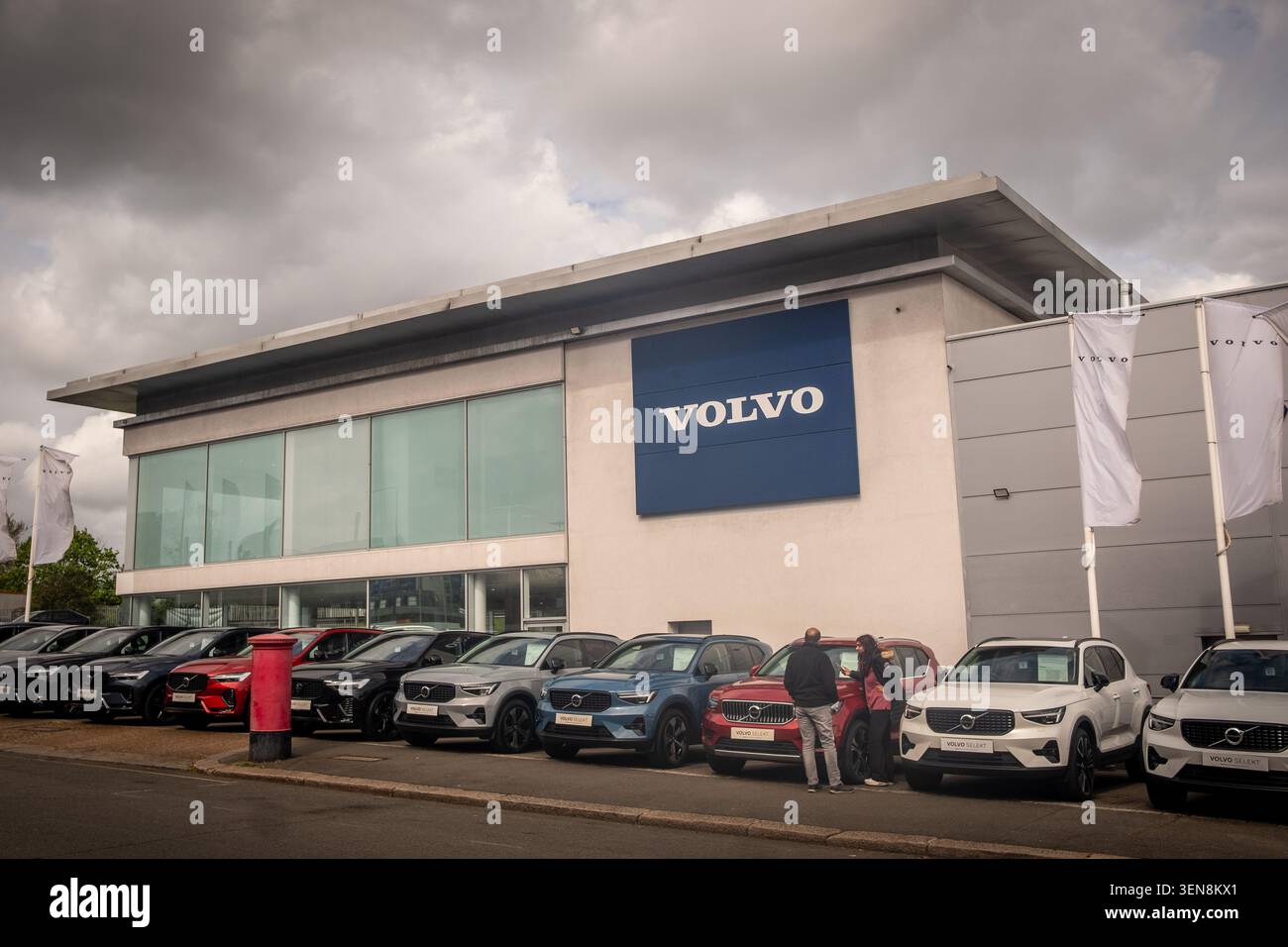 LONDRA - 16 APRILE 2026: Concessionaria Volvo - Chiswick High Road Foto Stock