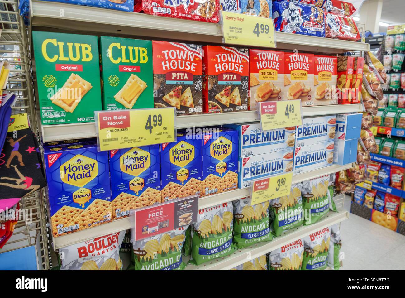 Blythe California, Cracker Aisle, Club Crackers, Town House Crackers, Honey Maid graham Crackers, Premium saltine Crackers, Boulder Canyon Potato chips, avoc Foto Stock
