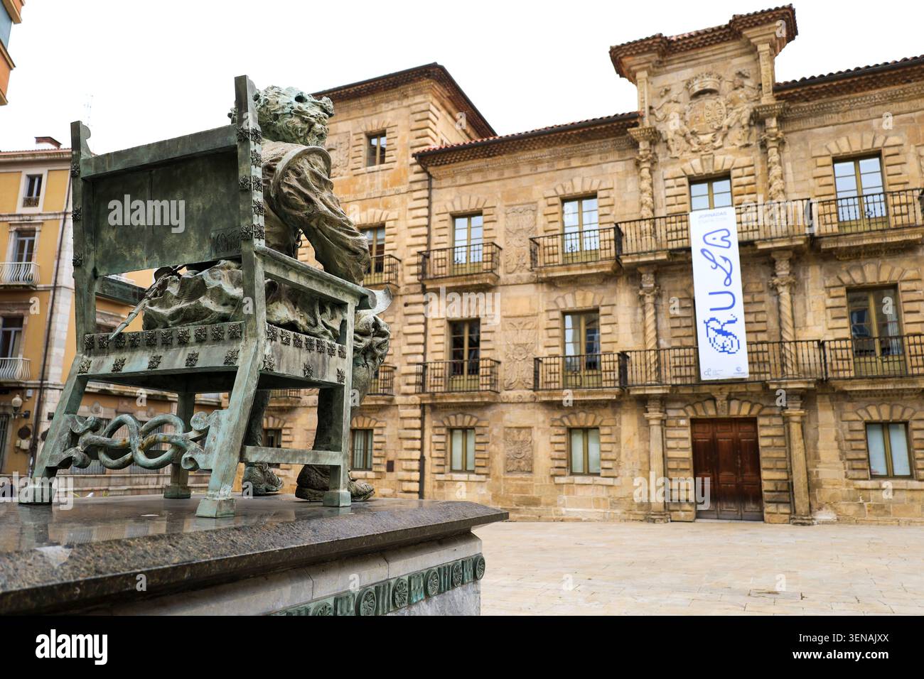 Aviles, Asturie, Spagna - 10 aprile 2026: Scultura di Juan Carreno de Miranda nel Palazzo Camposagrado nel centro storico della città di Aviles, Foto Stock