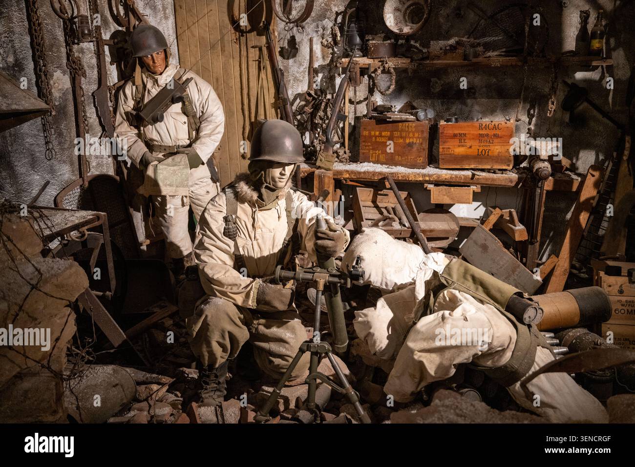 Diekirch, Lussemburgo - 23 febbraio 25: Diorama dell'equipaggio di mortai della seconda guerra mondiale con manichini e attrezzature presso il Musee National d'Histoire Militaire, Diekirch, Foto Stock