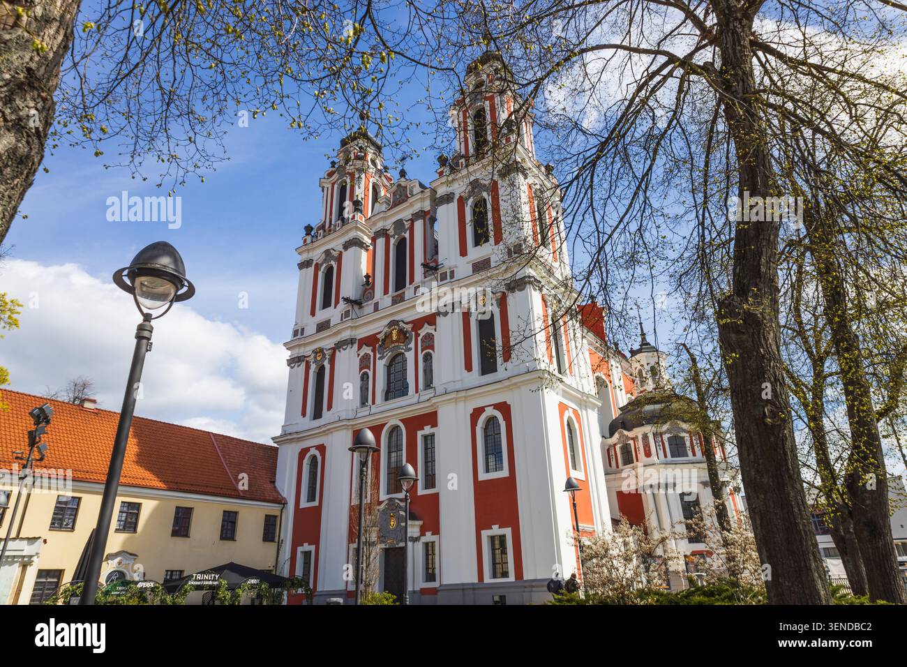Architettura barocca della chiesa di Santa Caterina. Vilnius, Lituania, 1o maggio 2026 Foto Stock