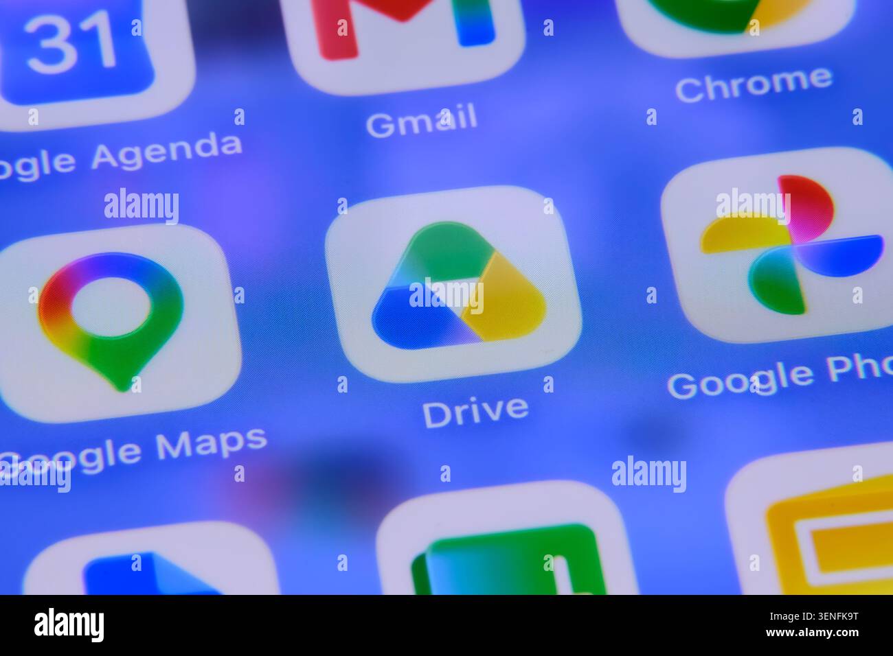 Parigi, Francia - 11 giugno 2026: Vista ravvicinata dell'icona dell'app Google Drive sullo schermo di uno smartphone. Foto Stock