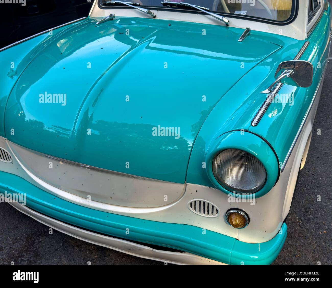 fari per auto d'epoca in stile retrò da zwickau trabant, germania orientale Foto Stock