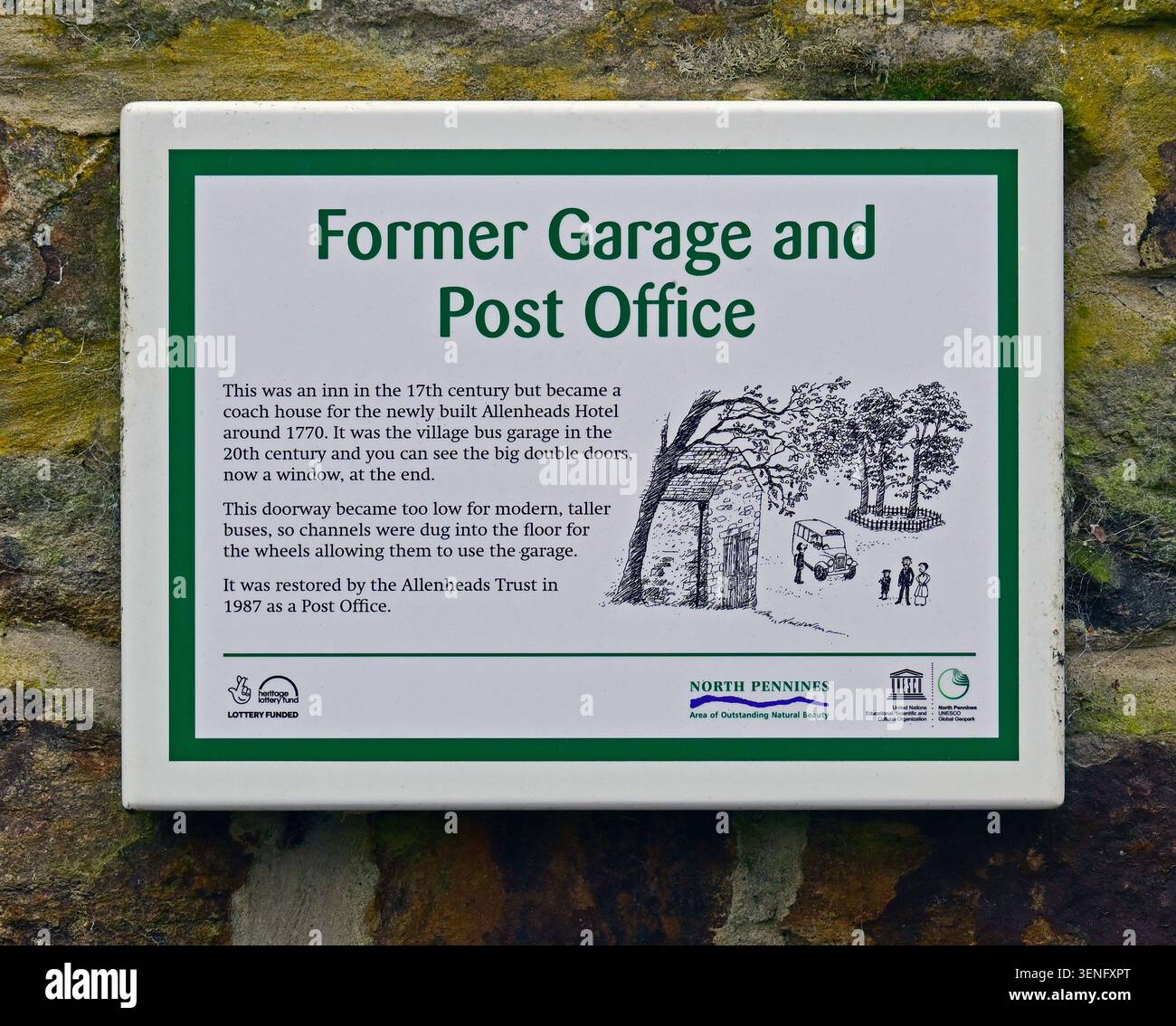 Targhetta informativa. Ex garage e ufficio postale. The Heritage Centre, Allenheads, Northumberland, Inghilterra, Regno Unito, Europa. Foto Stock