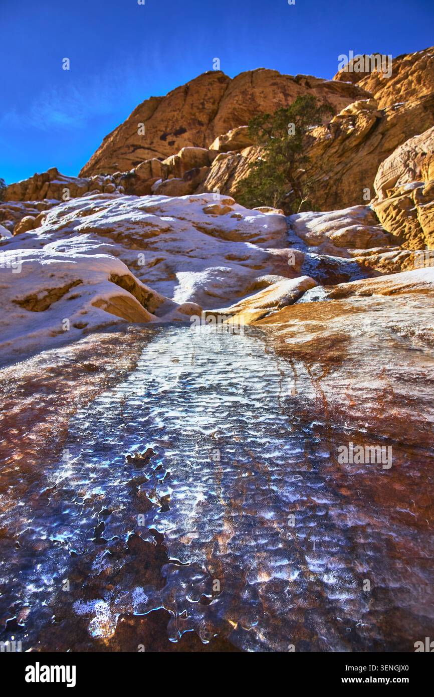 Red Rock Canyon Frozen Waterfall Ice and Snow on Sandstone in Winter Nevada Foto Stock