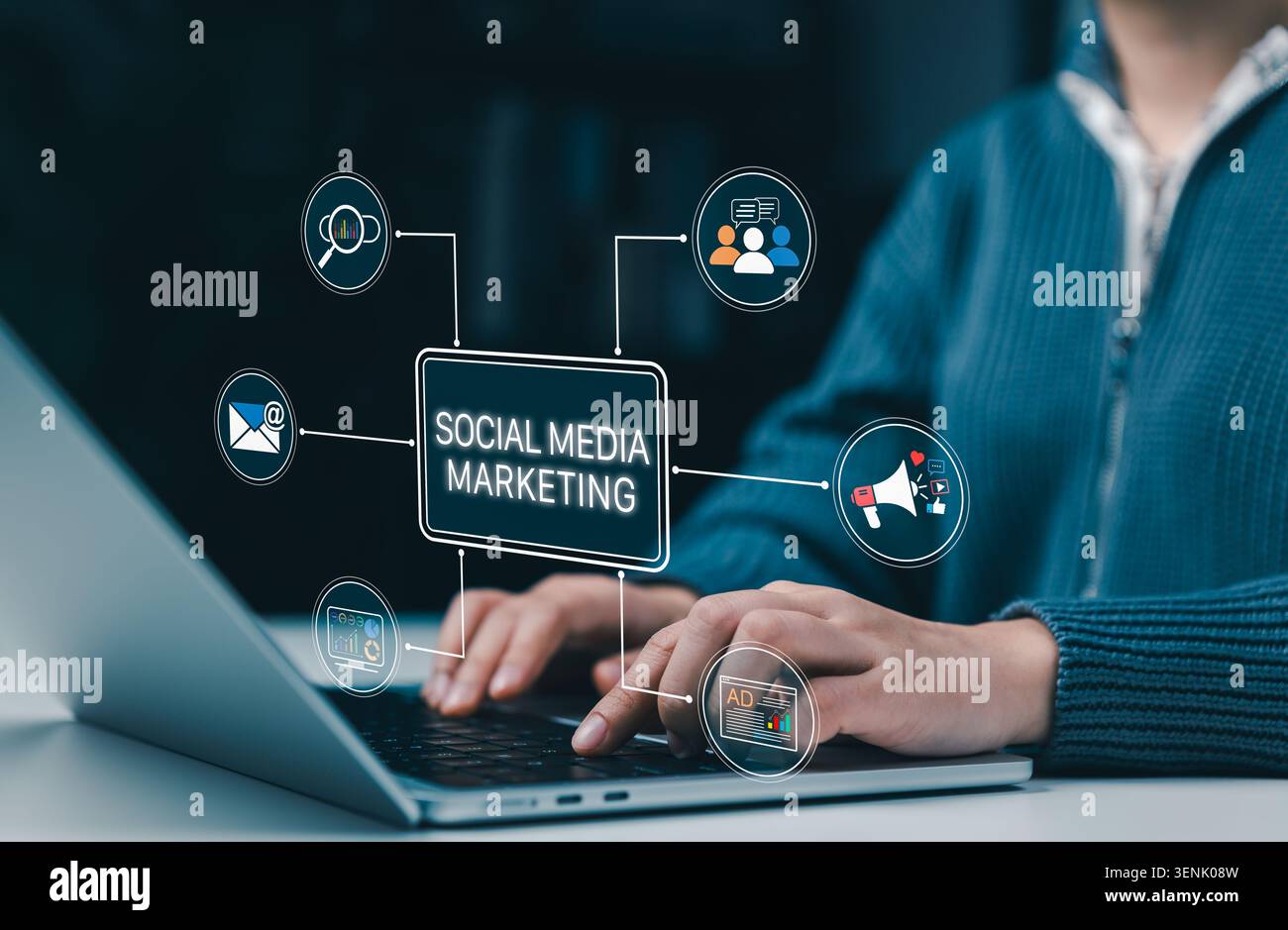 Strategia di marketing sui social media e concetto di campagna digitale. flusso di lavoro del branding online, pubblicità online, coinvolgimento del pubblico. icone per e-mail, audi Foto Stock