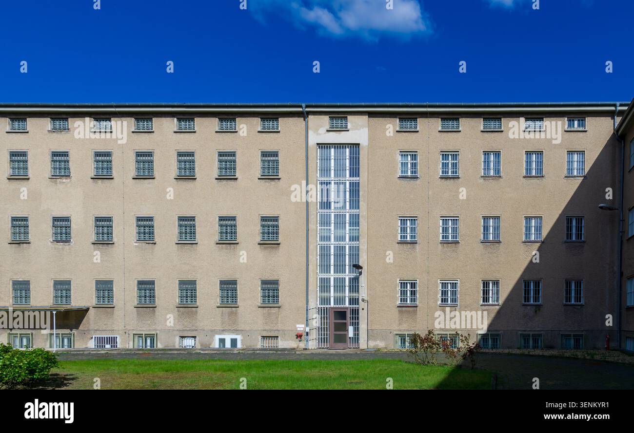 Vista simmetrica dell'edificio carcerario conservato all'interno del Memoriale di Berlino-Hohenschönhausen, ex prigione della Stasi, Gedenkstätte, Germania. Foto Stock