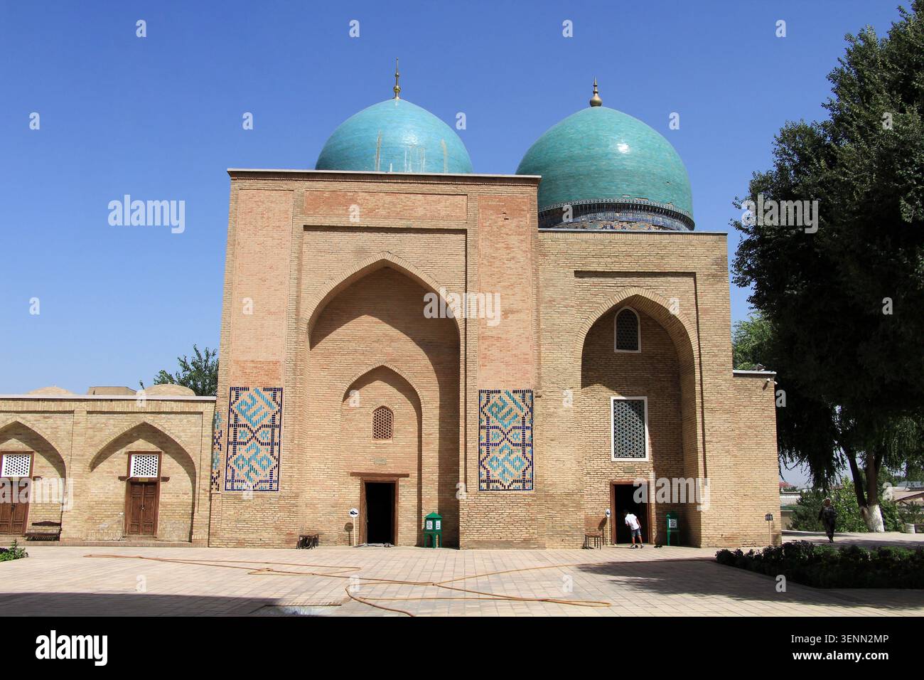 Il Mausoleo dello sceicco Shamseddin Kulol fu costruito nel 1373. Le decorazioni in mattoni e piastrelle dell'edificio sono degne di nota. Foto Stock