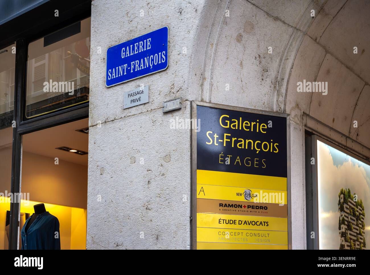 Losanna, Svizzera - 4 giugno 2026: La Galerie Saint Francois è una storica galleria di negozi coperta e monumento culturale nel centro della città di Lau Foto Stock