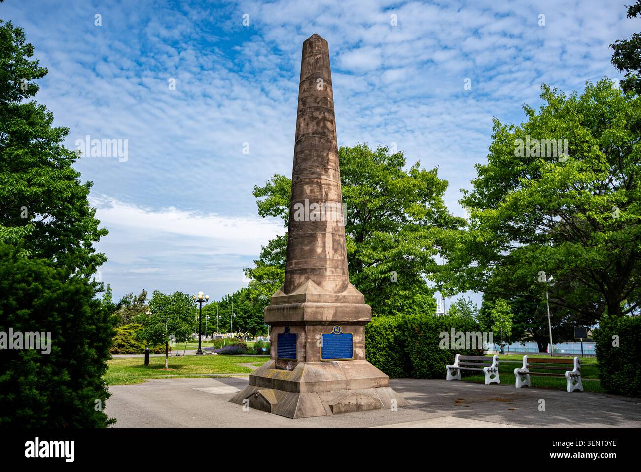 Vista del monumento a Fort Rouille nel parco sul lungomare di Toronto. Toronto, Canada - 9 giugno 2026. Foto Stock