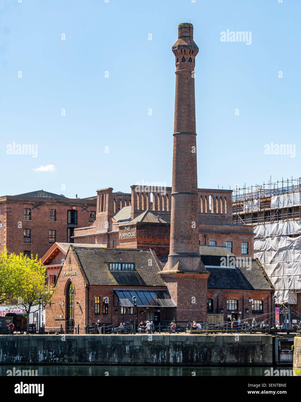 La Pump House di Albert Docks a Liverpool forniva energia idraulica per le chiuse e i ponti nei vicini cantieri navali e canali. Foto Stock