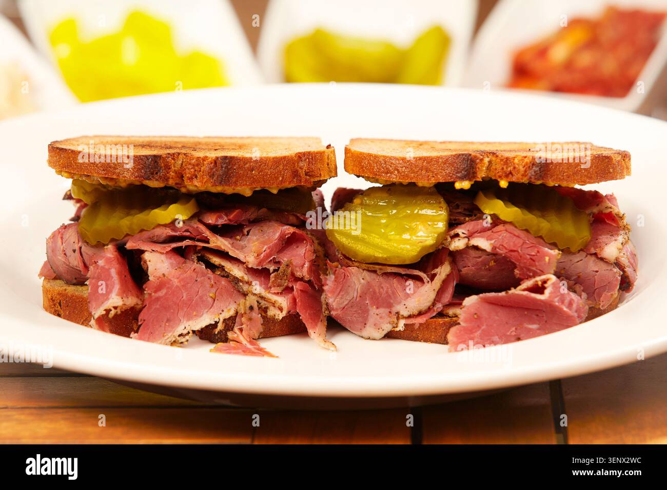 Delizioso panino al pane croccante con pasta di pane Foto Stock