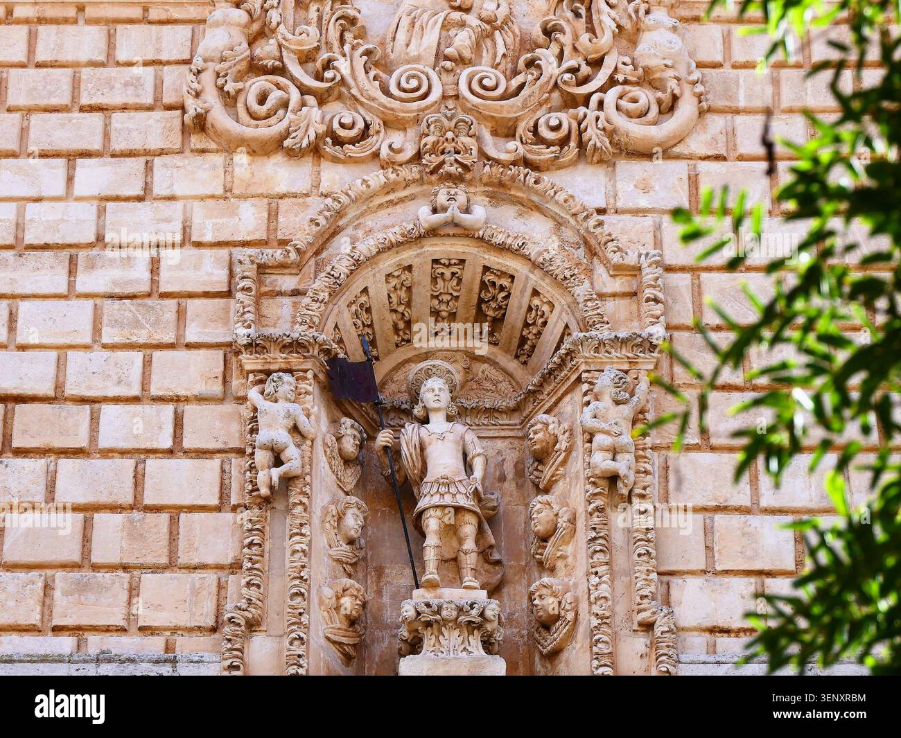 Frammento della facciata barocca della Cattedrale di San Nicola a Sassari, Sardegna, Italia Foto Stock