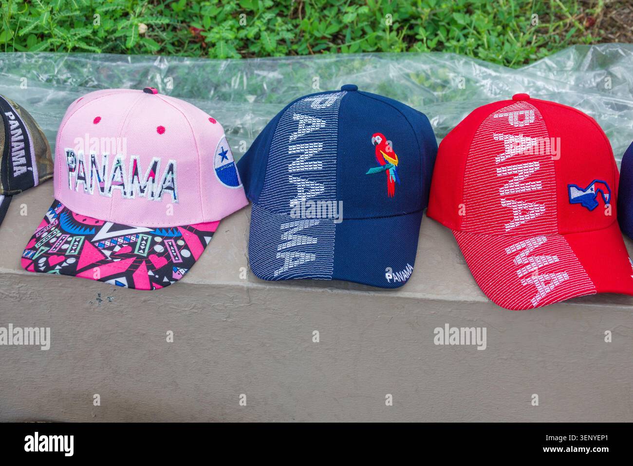 Panama City, Panama, cappelli souvenir Panama, cappellini da baseball, cappelli ricamati, souvenir turistici, esposizione al dettaglio, merci Panama, regali da viaggio, negozio di souvenir, Foto Stock