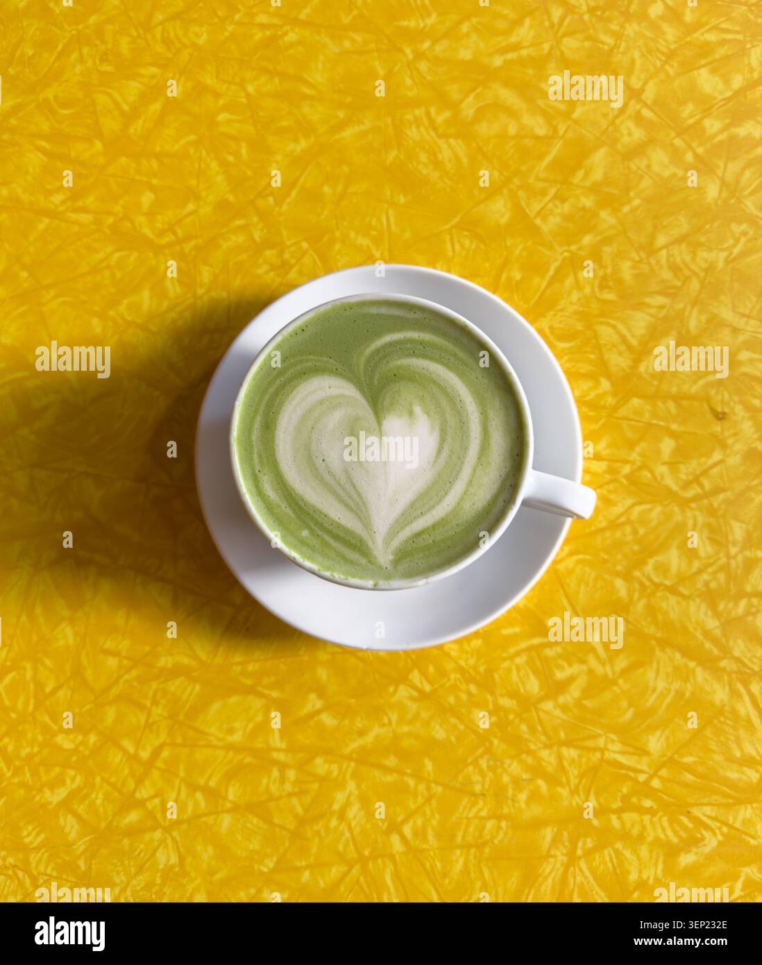 Tazza di latte matcha Foto Stock