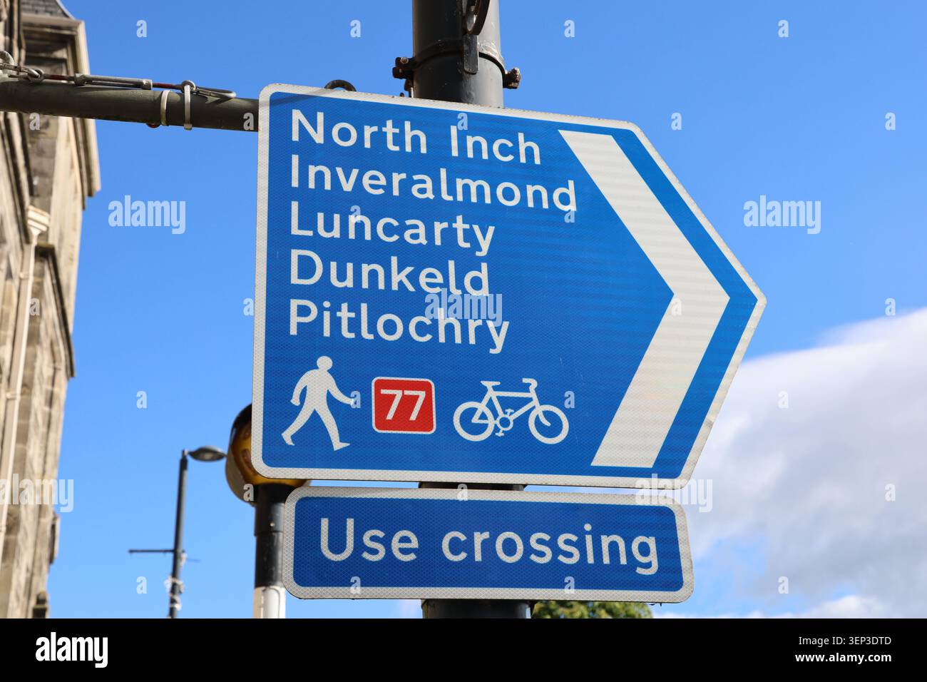 Firmare per la pista ciclabile nazionale 77 a Perth, Scozia, giugno 2026 Foto Stock