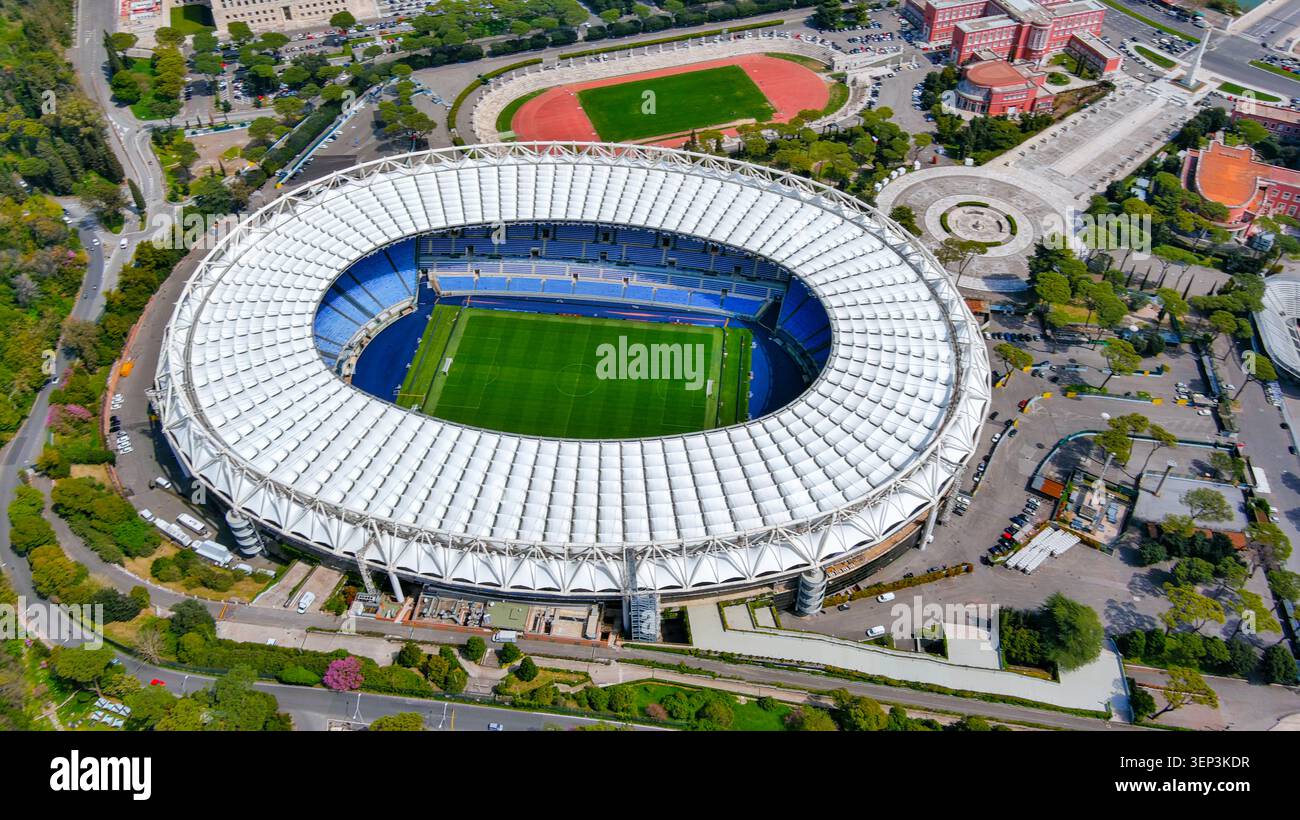 Vista aerea dello Stadio Olimpico e del complesso sportivo foro Italico a Roma, in una giornata di sole. Foto Stock