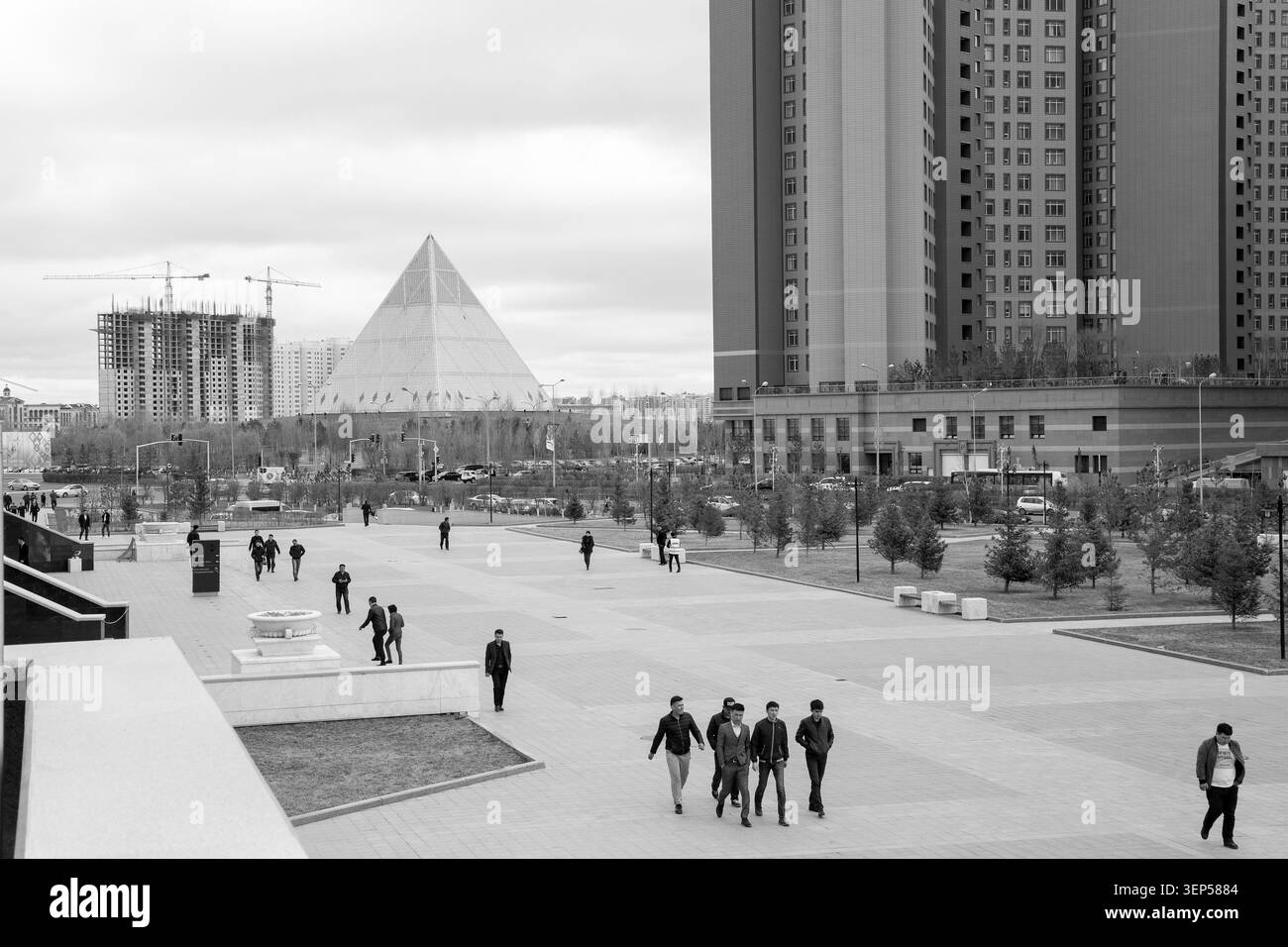 Astana, Kazakistan - 2017: Vedute generali del Palazzo della Pace e della riconciliazione, comunemente noto come la Piramide della Pace. Foto Stock