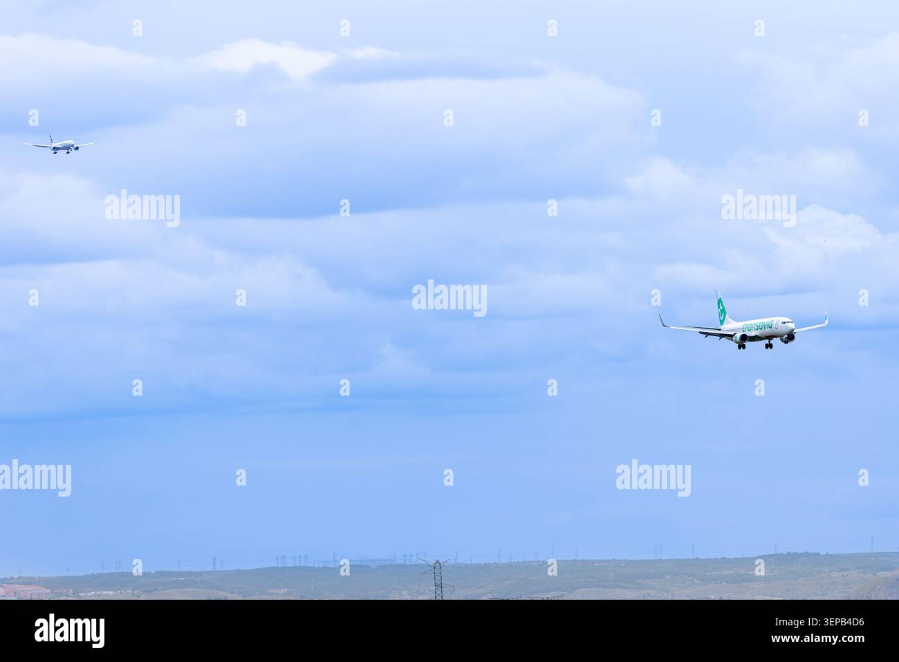 Madrid, Spagna - 15 maggio 2026: Decollo di un aereo di Transavia dall'aeroporto Adolfo Suarez Madrid Barajas di Madrid, Spagna. Foto Stock
