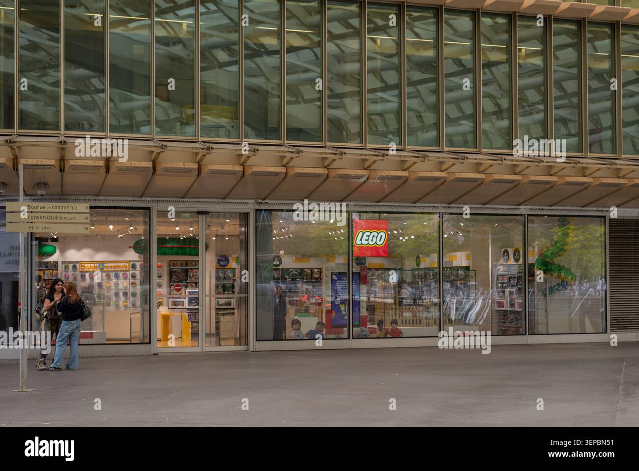 Un negozio Lego a Châtelet les Halles nel primo arrondissement di Parigi Foto Stock