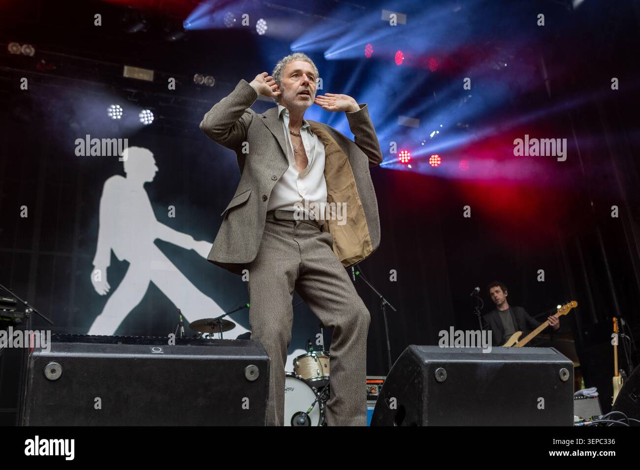 Oslo, Norvegia. 13 giugno 2026. Il cantante e musicista inglese Baxter Dury esegue un concerto dal vivo durante il festival musicale norvegese Piknik i Parken 2026 a Oslo. Foto Stock