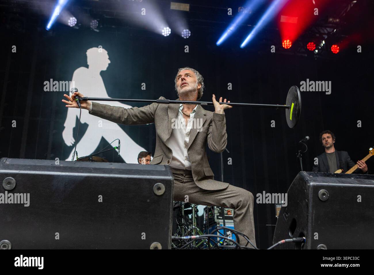 Oslo, Norvegia. 13 giugno 2026. Il cantante e musicista inglese Baxter Dury esegue un concerto dal vivo durante il festival musicale norvegese Piknik i Parken 2026 a Oslo. Foto Stock