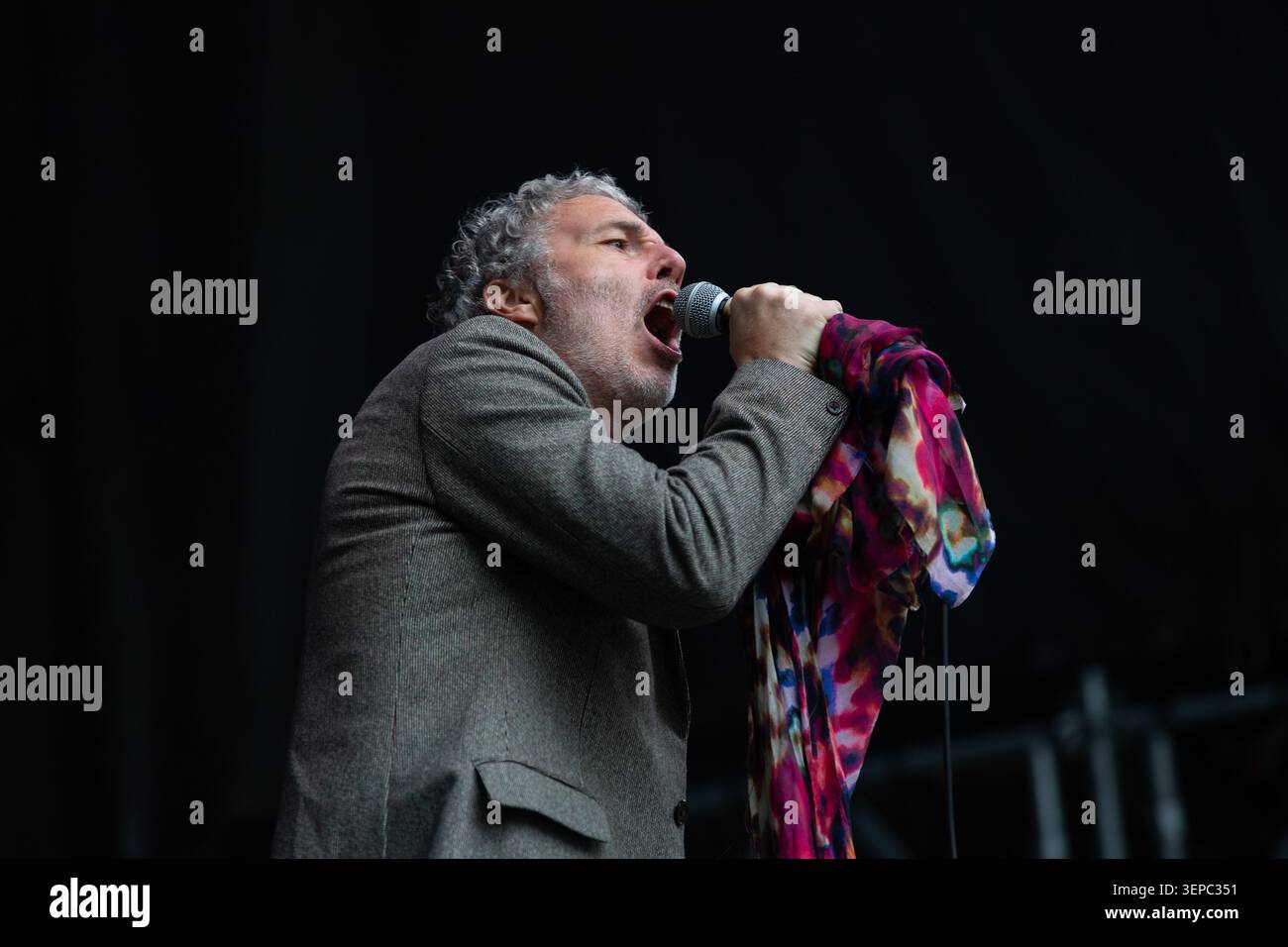 Oslo, Norvegia. 13 giugno 2026. Il cantante e musicista inglese Baxter Dury esegue un concerto dal vivo durante il festival musicale norvegese Piknik i Parken 2026 a Oslo. Foto Stock