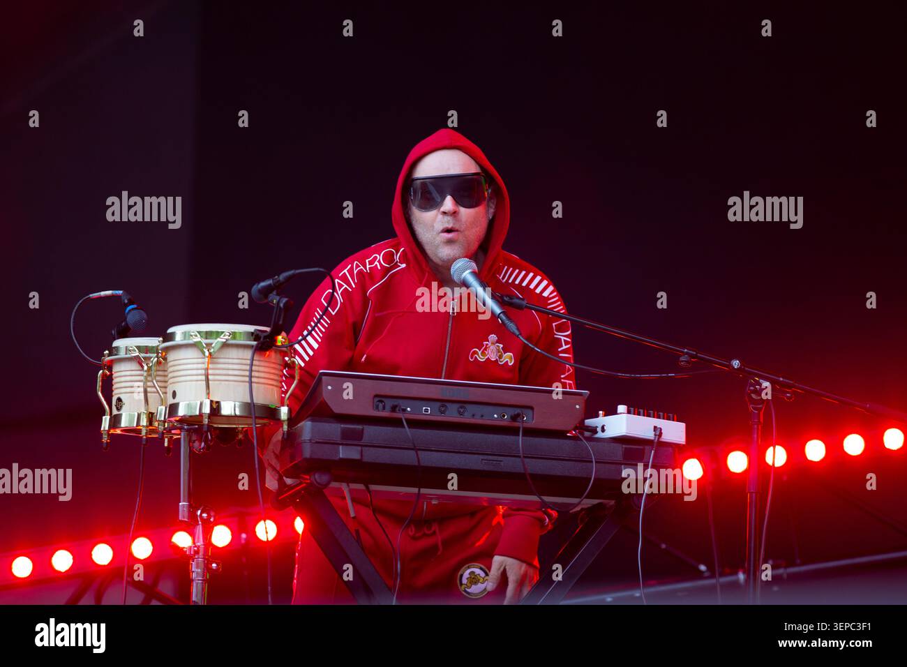 Oslo, Norvegia. 12 giugno 2026. La band norvegese di rock elettronico Datarock esegue un concerto dal vivo durante il festival musicale norvegese Piknik i Parken 2026 a Oslo. Foto Stock
