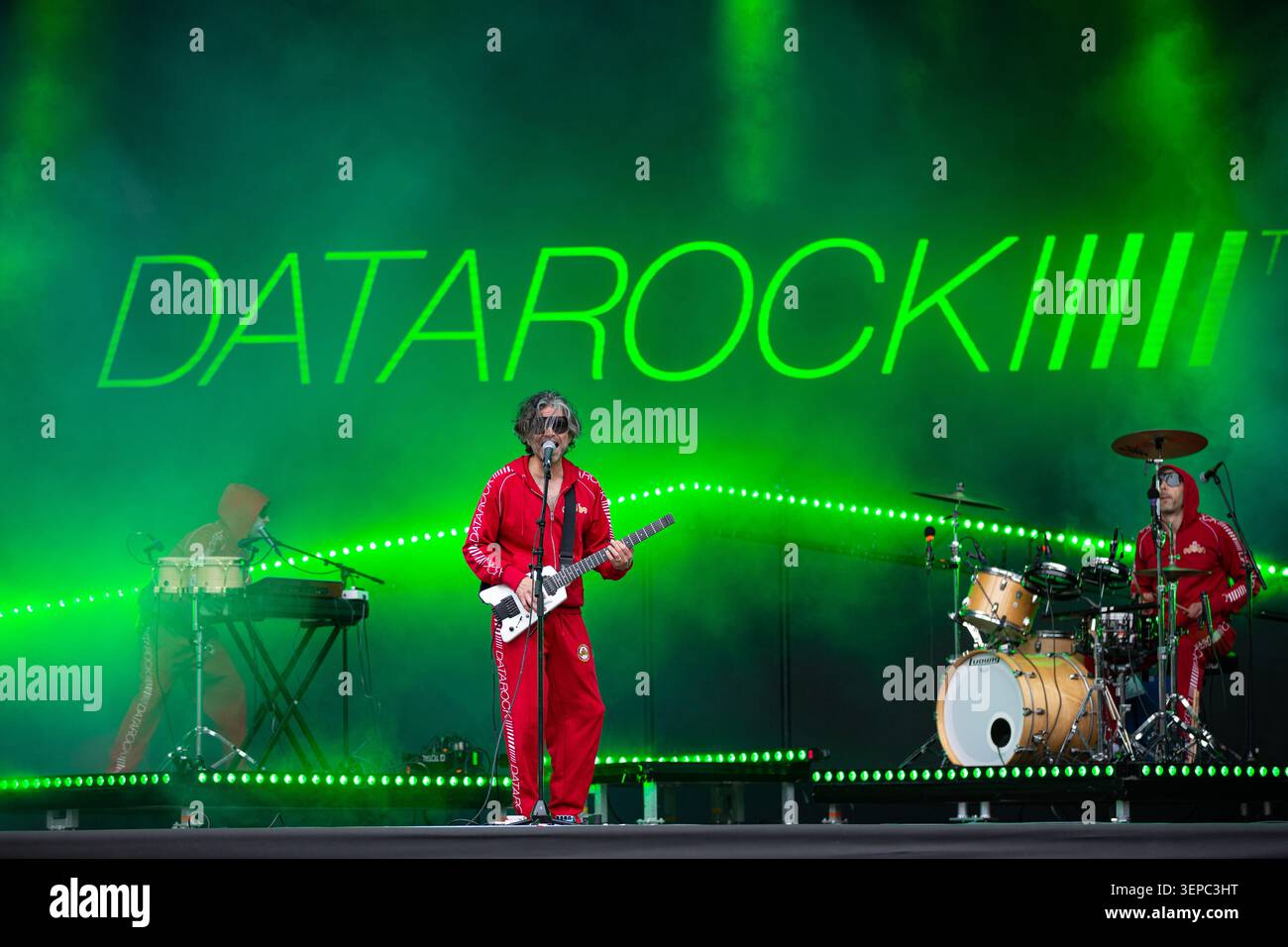 Oslo, Norvegia. 12 giugno 2026. La band norvegese di rock elettronico Datarock esegue un concerto dal vivo durante il festival musicale norvegese Piknik i Parken 2026 a Oslo. Foto Stock