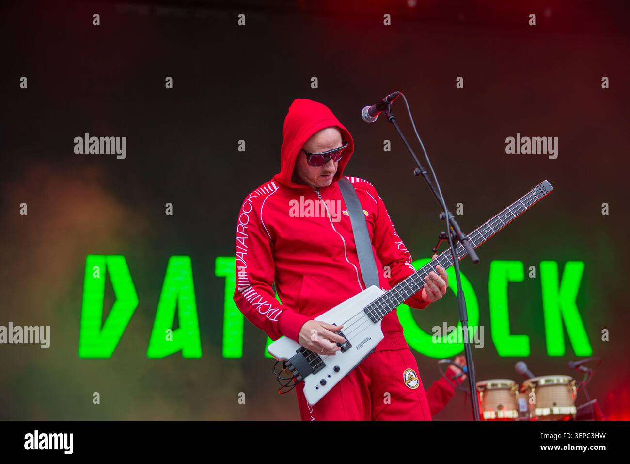 Oslo, Norvegia. 12 giugno 2026. La band norvegese di rock elettronico Datarock esegue un concerto dal vivo durante il festival musicale norvegese Piknik i Parken 2026 a Oslo. Foto Stock